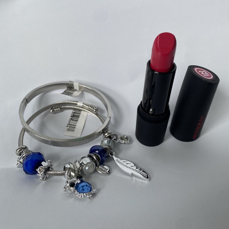 Deborah Milano Atomic Mat 22 Lipstick Дълготрайно Матово Червило + 2 броя Стилни Стоманени Гривни Deborah Milano Atomic Mat 22 Lipstick Дълготрайно Матово Червило + 2 броя Стилни Стоманени Гривни